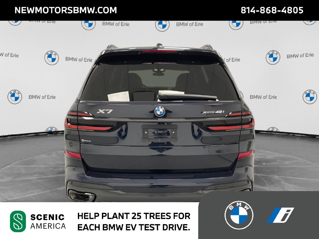 2027 BMW X7 photo 3 of 14