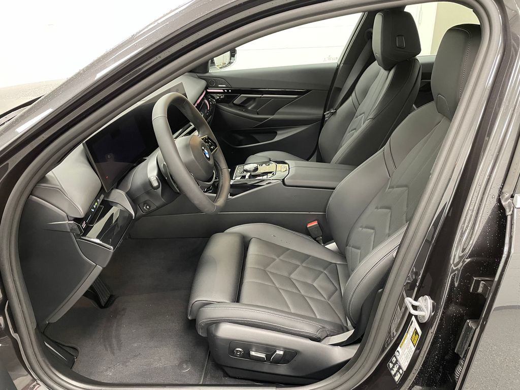 2025 BMW 5 Series 530i - Photo 28