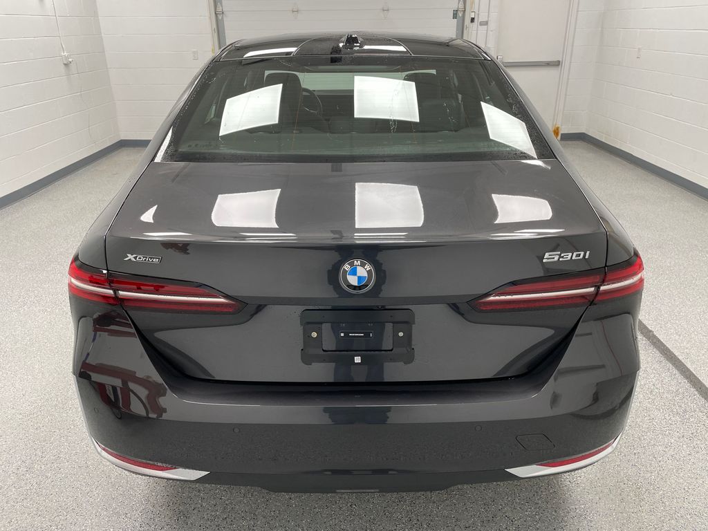 2025 BMW 5 Series 530i - Photo 9