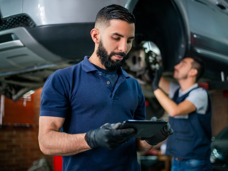 New Motor Volkswagen tire Technician
