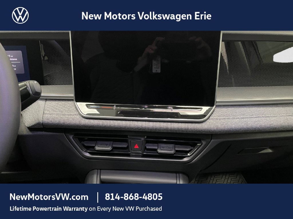 2026 Volkswagen Tiguan photo 9 of 13