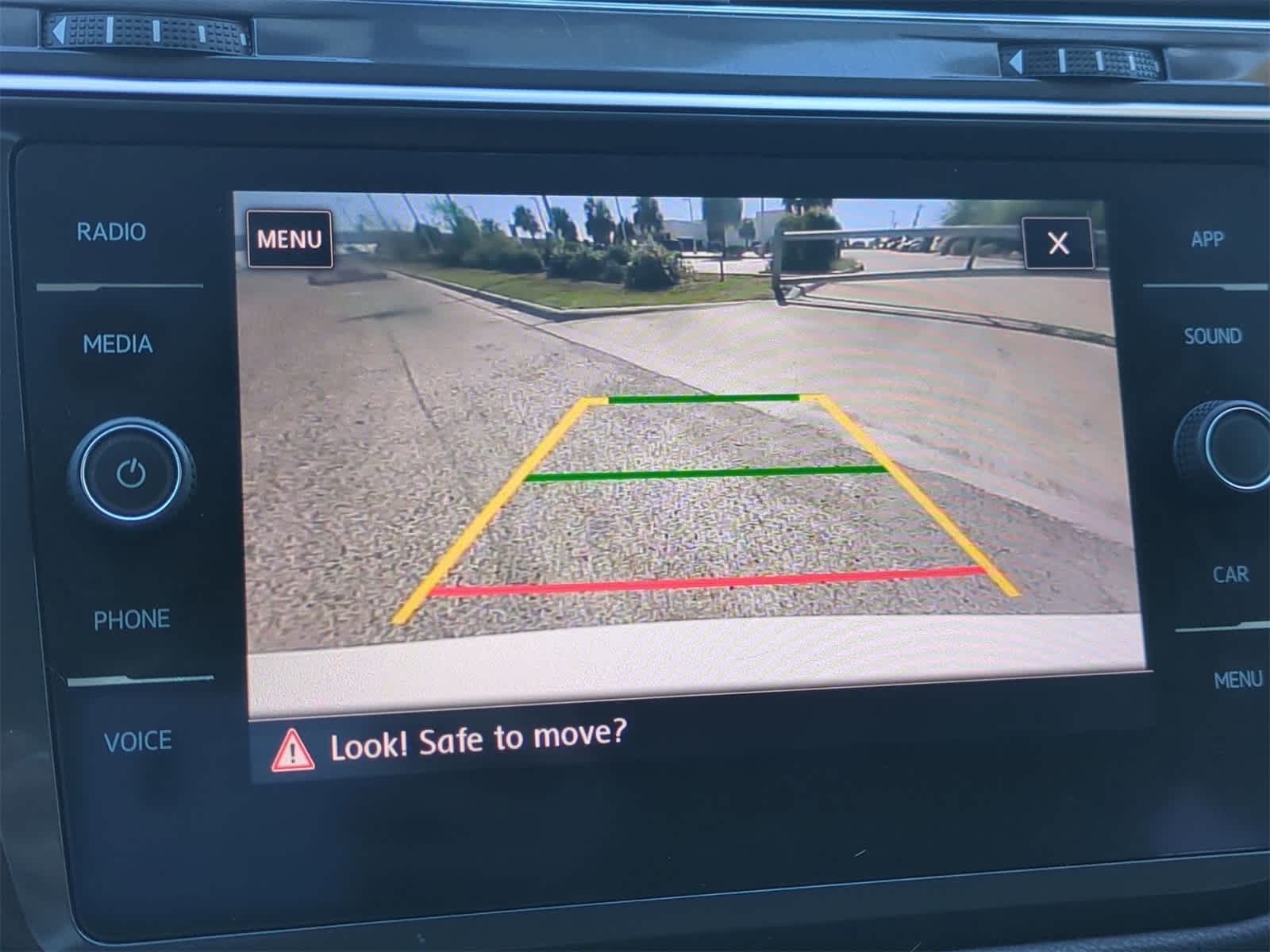 Thumbnail: 2020 Volkswagen Tiguan - 14