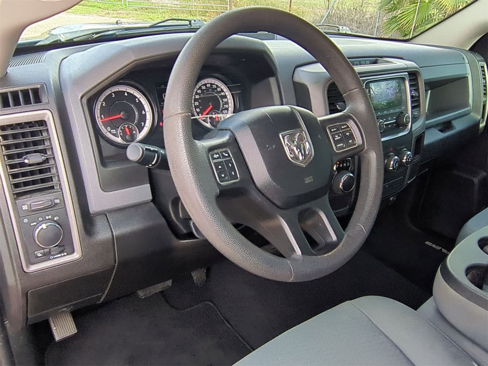 Thumbnail: 2020 RAM 1500 Classic - 10