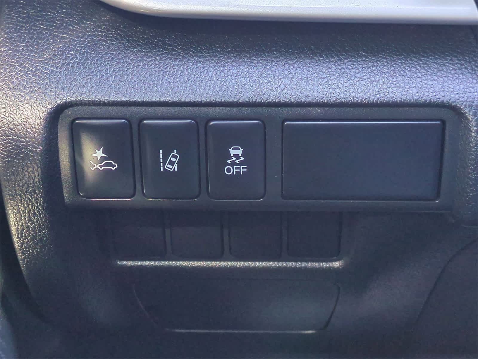 Thumbnail: 2022 Mitsubishi Eclipse Cross - 18