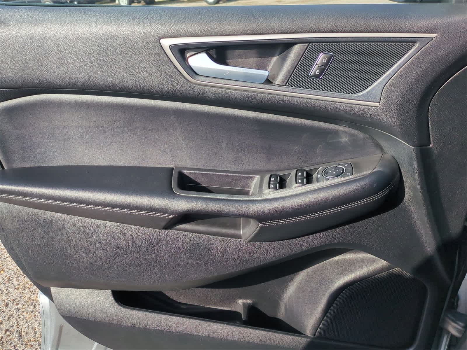 Thumbnail: 2023 Ford Edge - 21