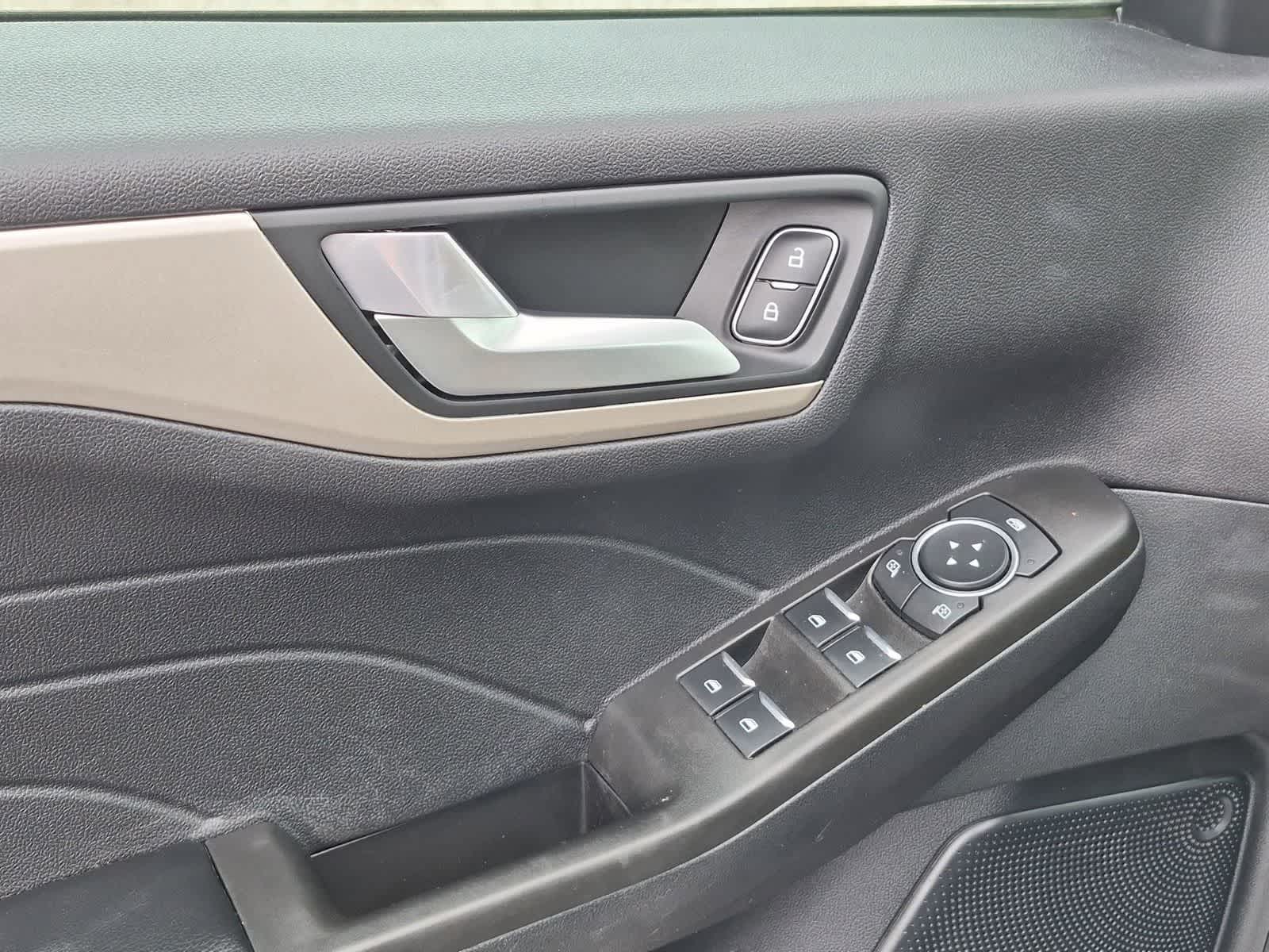 Thumbnail: 2021 Ford Escape - 22