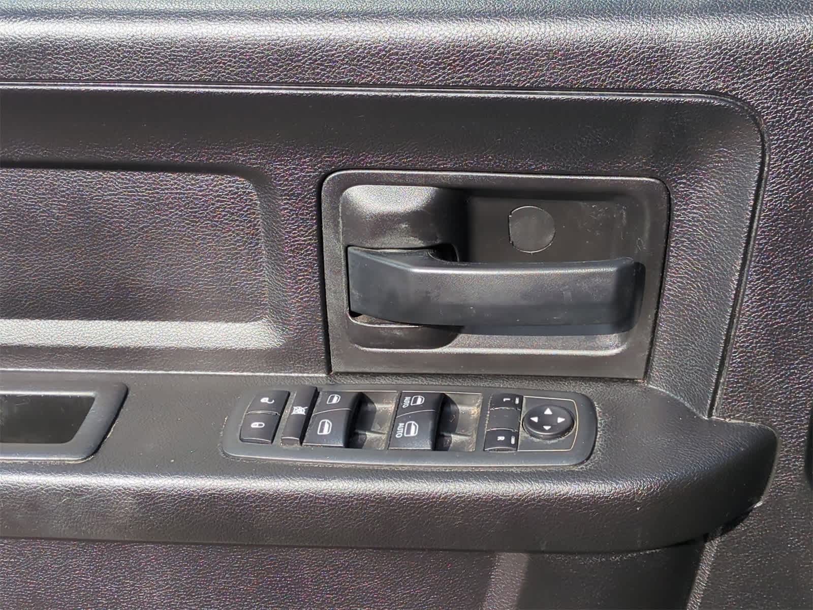 Thumbnail: 2020 RAM 1500 Classic - 21