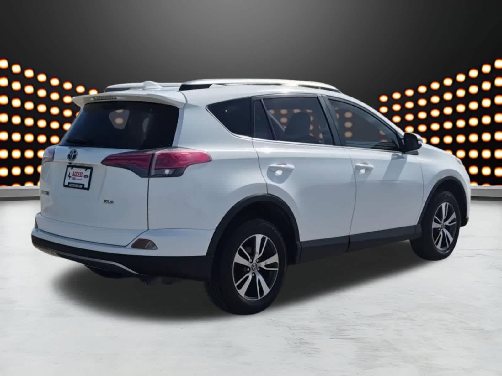 Thumbnail: 2018 Toyota RAV4 - 8