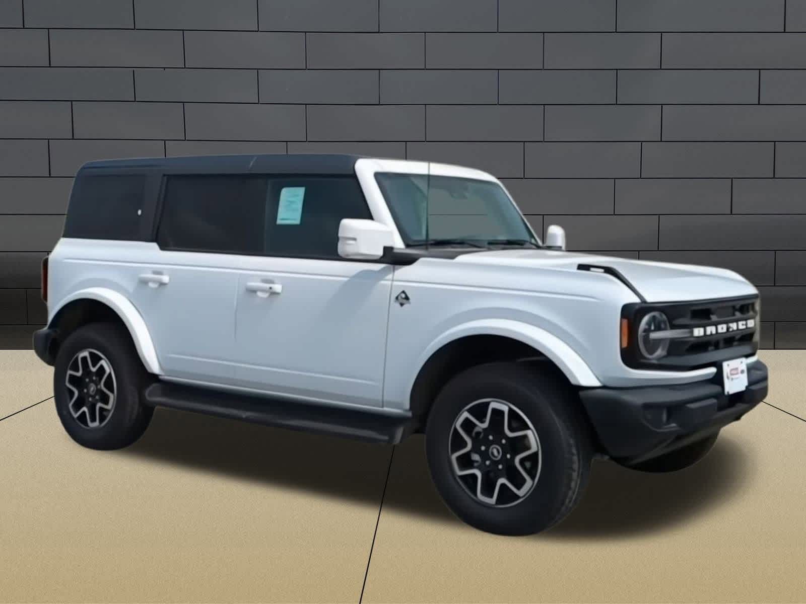 2025 Ford Bronco Outer Banks photo 2