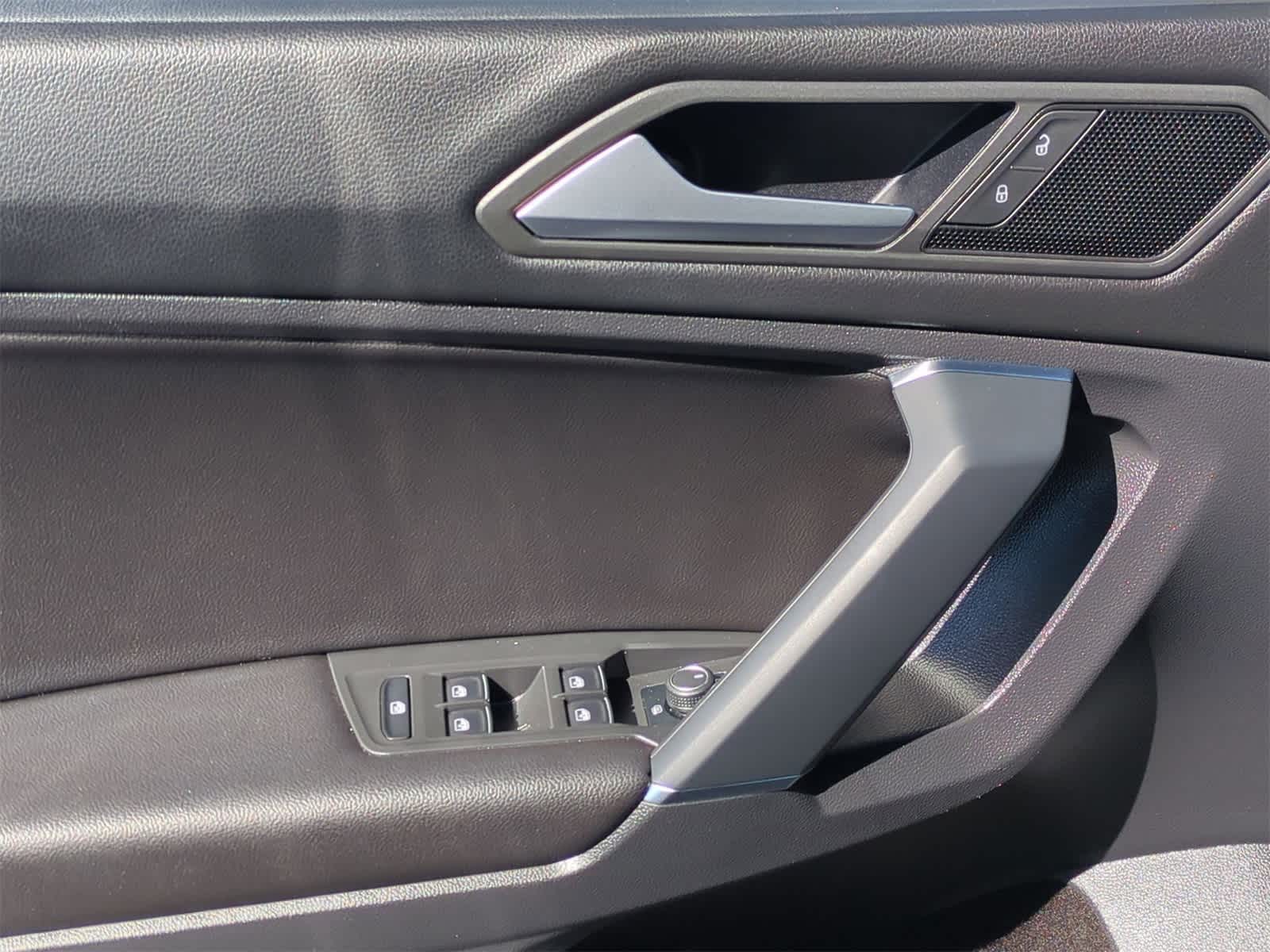 Thumbnail: 2020 Volkswagen Tiguan - 22