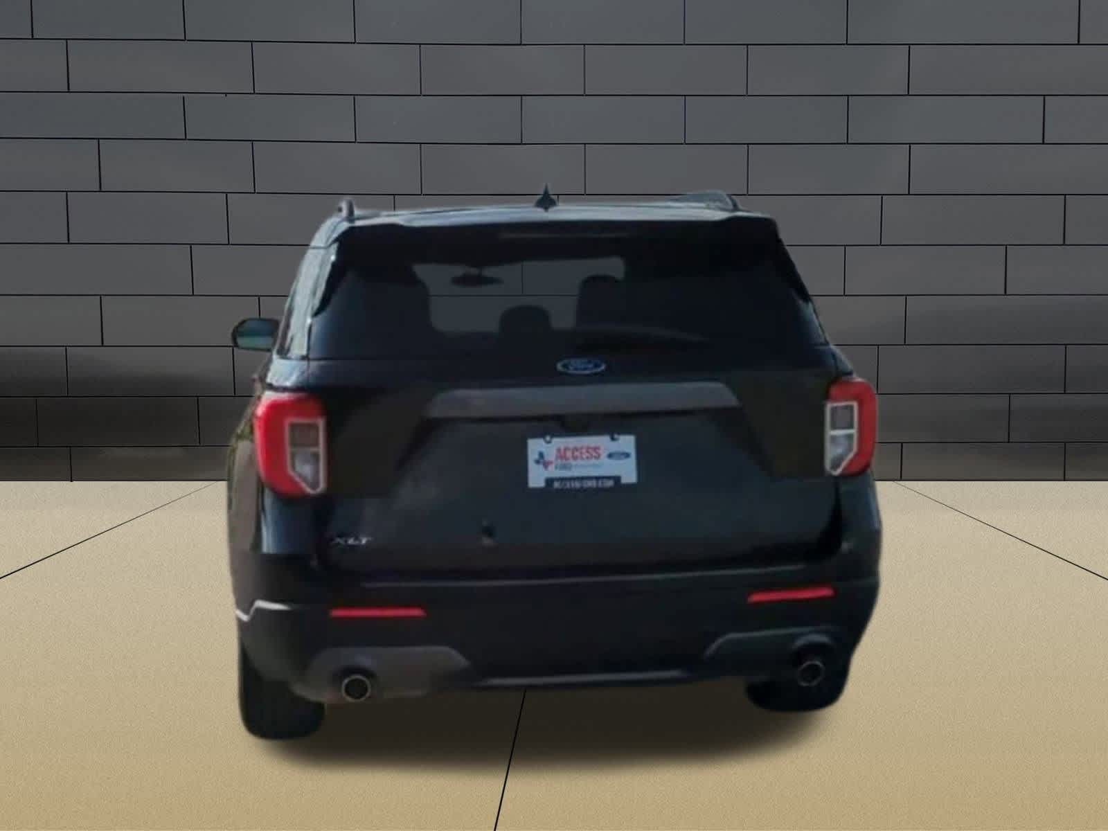 Thumbnail: 2021 Ford Explorer - 7