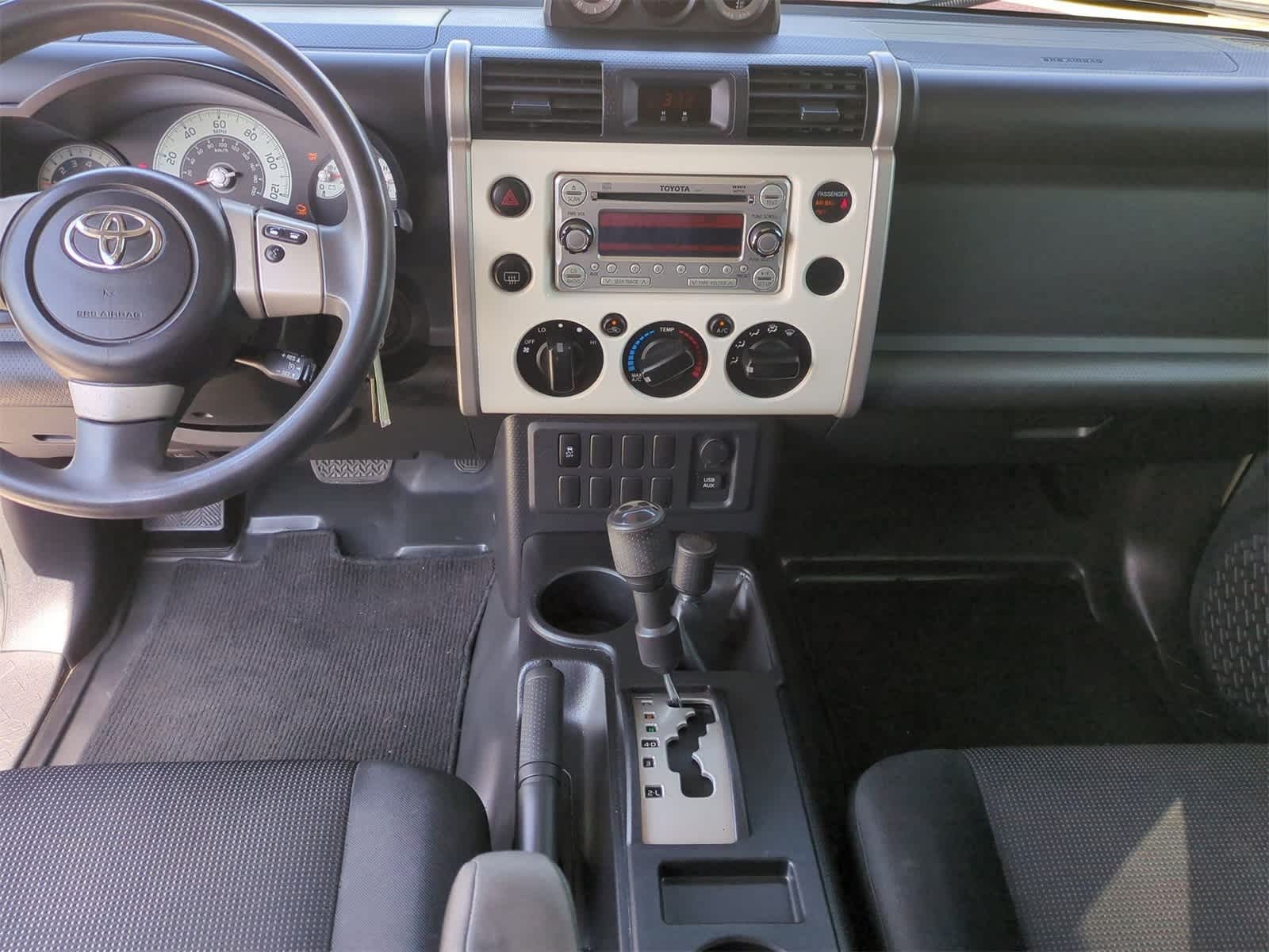 Thumbnail: 2013 Toyota FJ Cruiser - 18