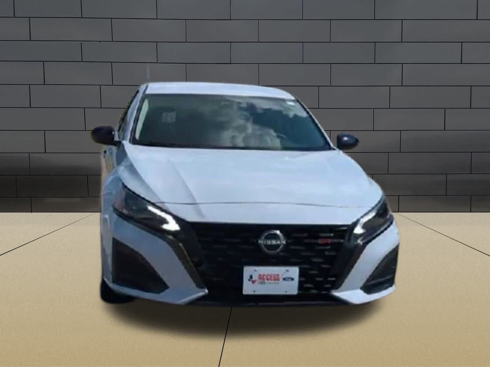 2023 Nissan Altima 2.5 SR photo 3