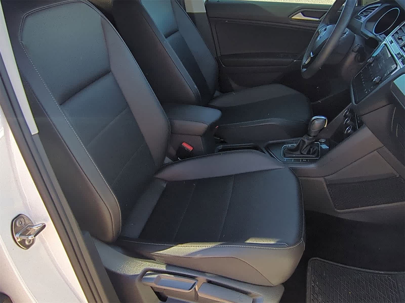 Thumbnail: 2020 Volkswagen Tiguan - 26