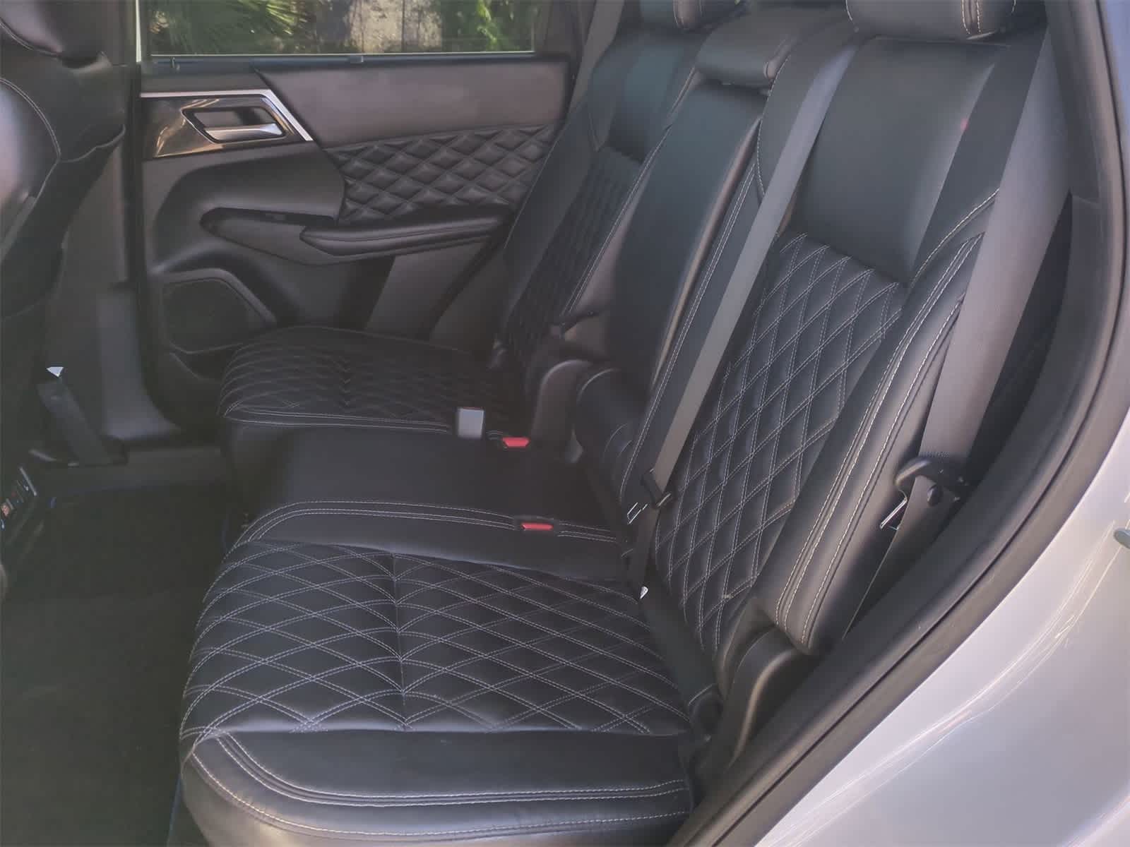 Thumbnail: 2023 Mitsubishi Outlander - 25