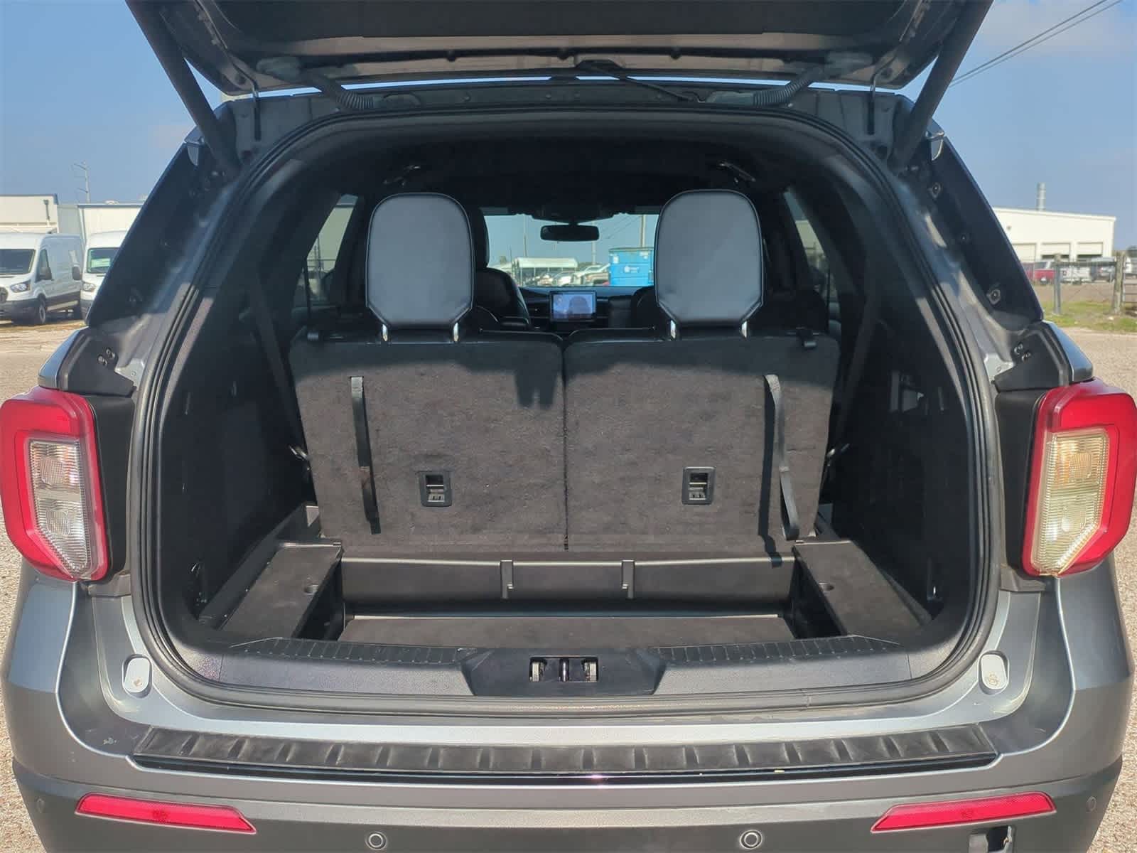 Thumbnail: 2022 Ford Explorer - 25