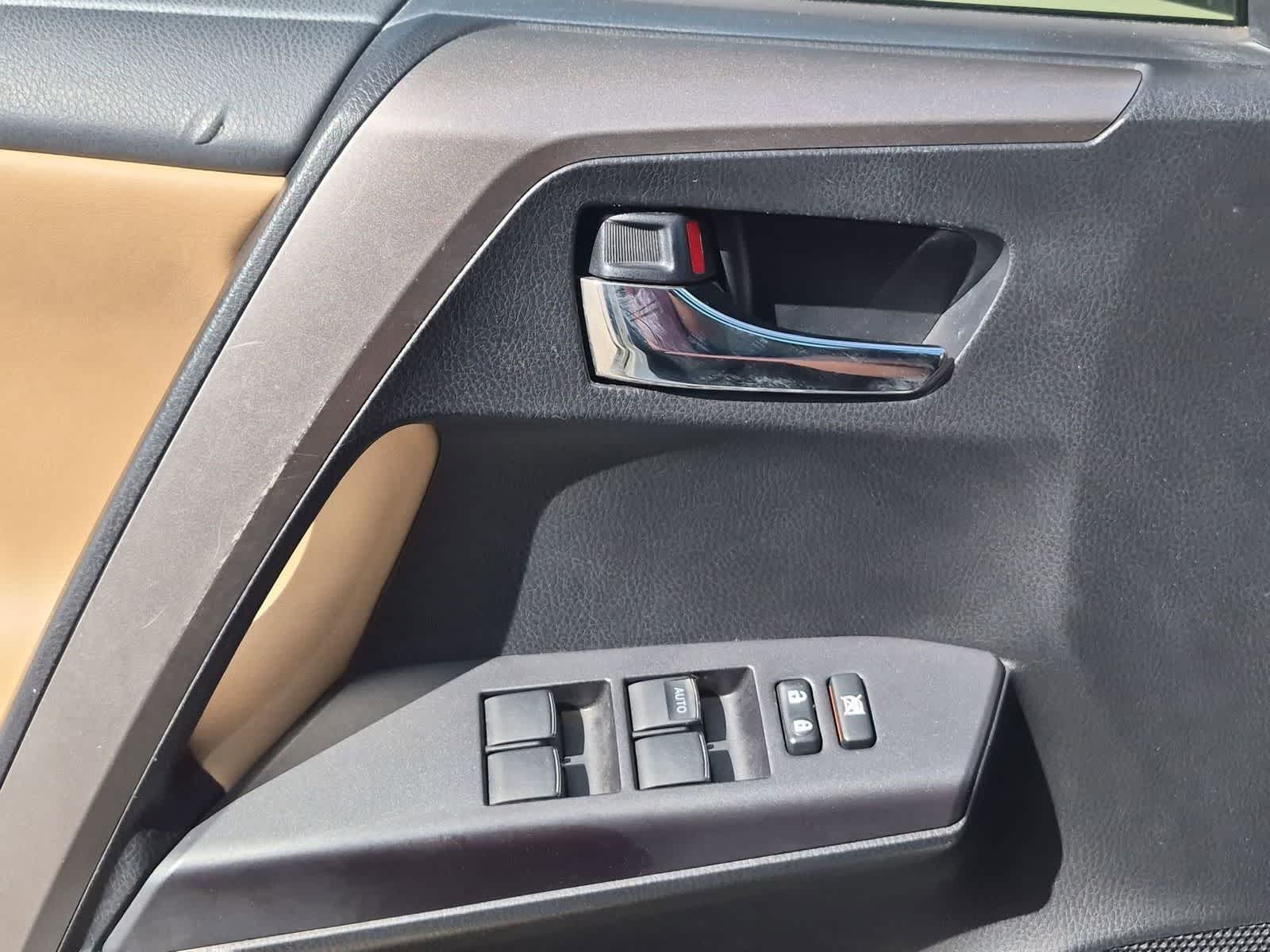 Thumbnail: 2018 Toyota RAV4 - 23