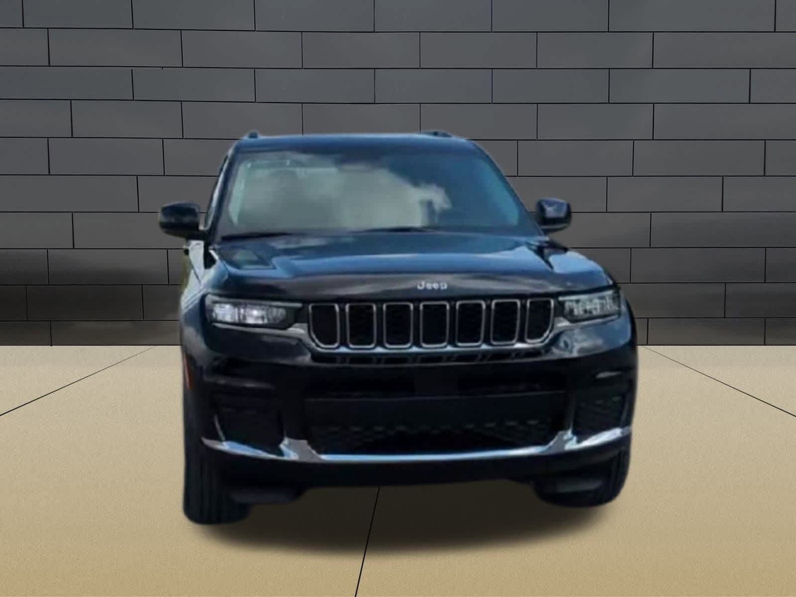 2022 Jeep Grand Cherokee Laredo photo 3
