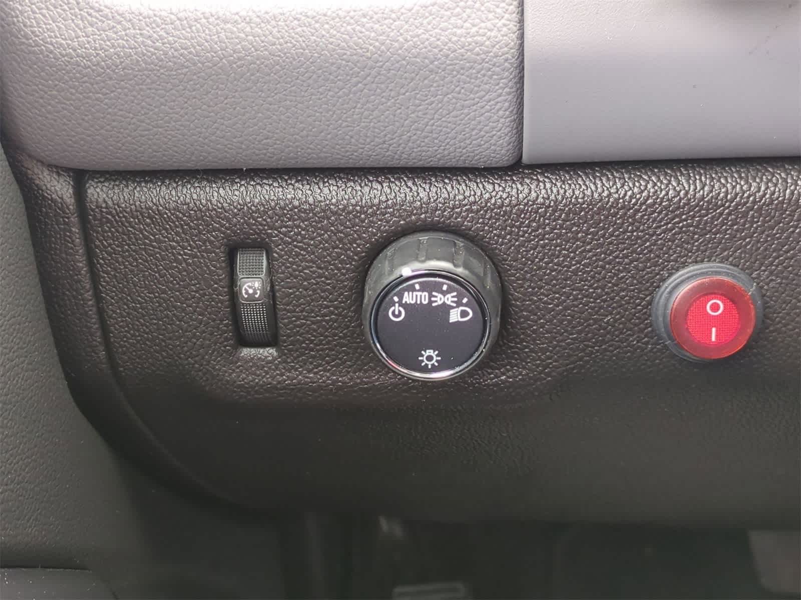 Thumbnail: 2022 Chevrolet Colorado - 16