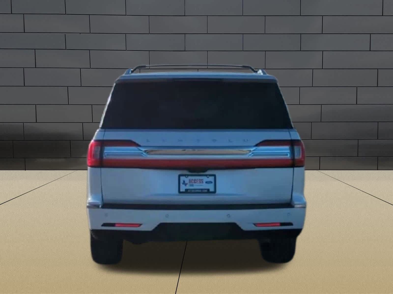 Thumbnail: 2019 Lincoln Navigator L - 7