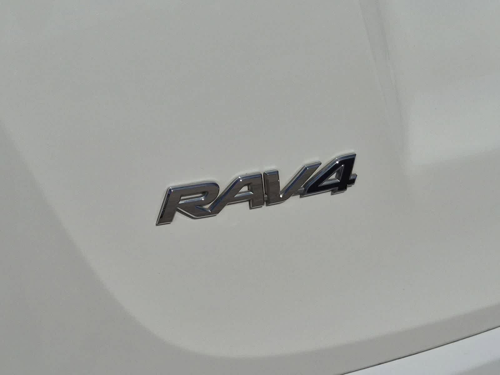 Thumbnail: 2018 Toyota RAV4 - 31