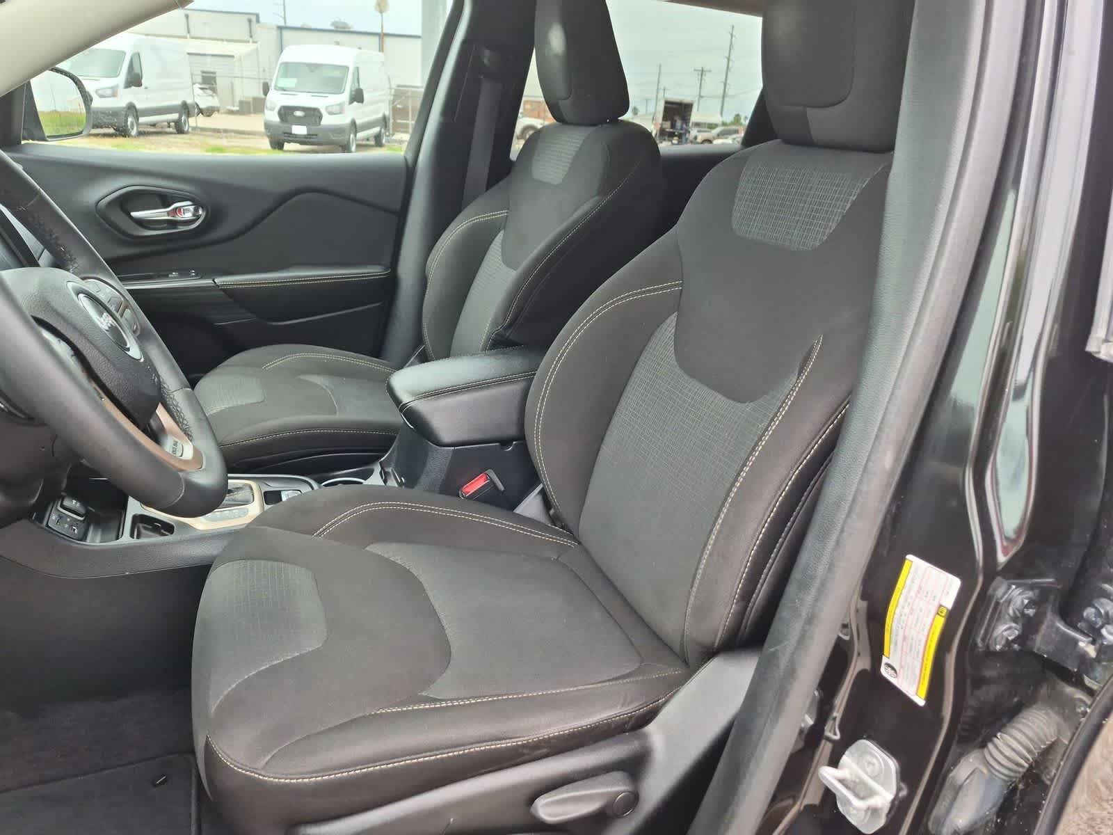 Thumbnail: 2016 Jeep Cherokee - 16