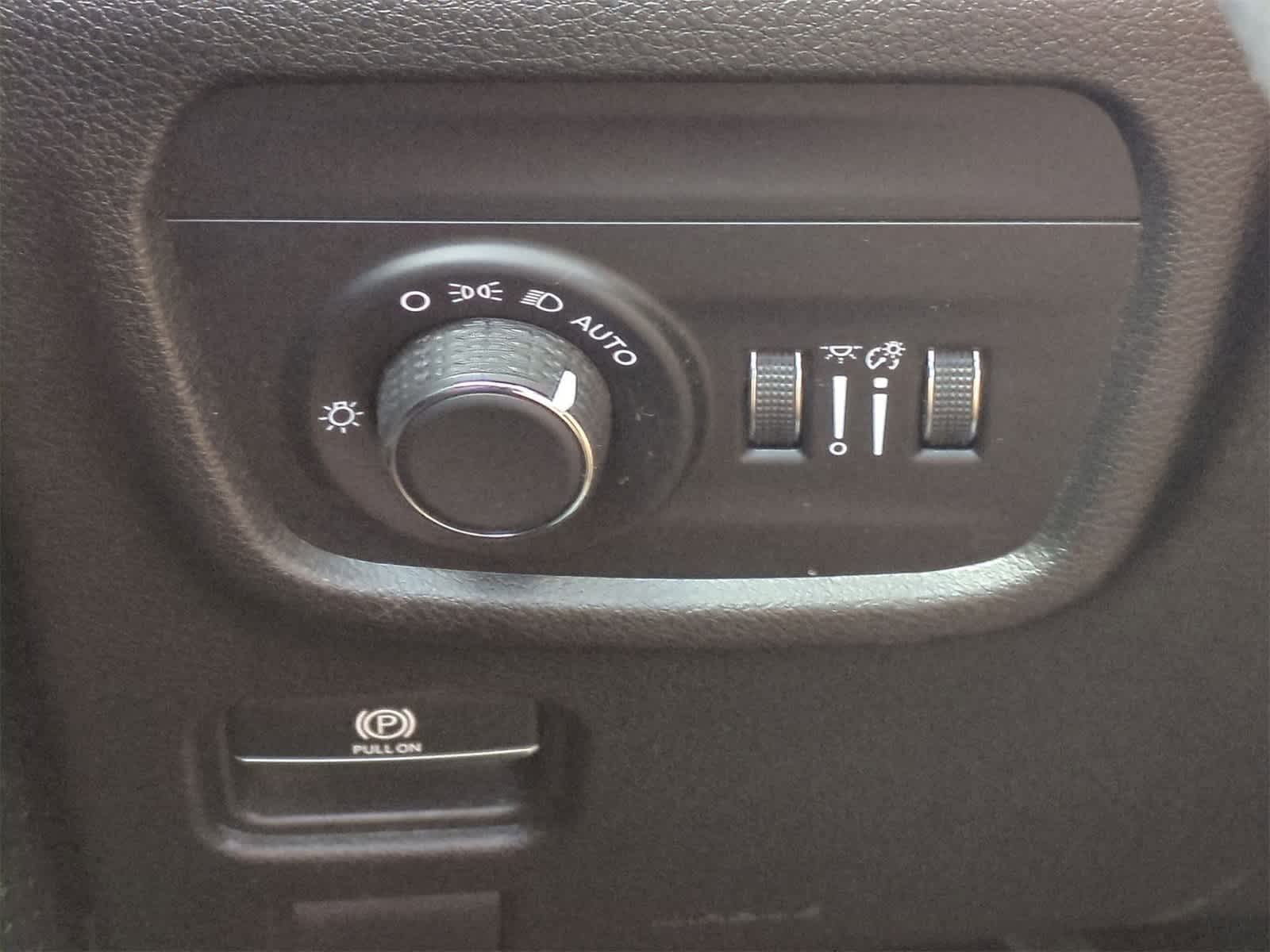 Thumbnail: 2023 Jeep Grand Cherokee - 17