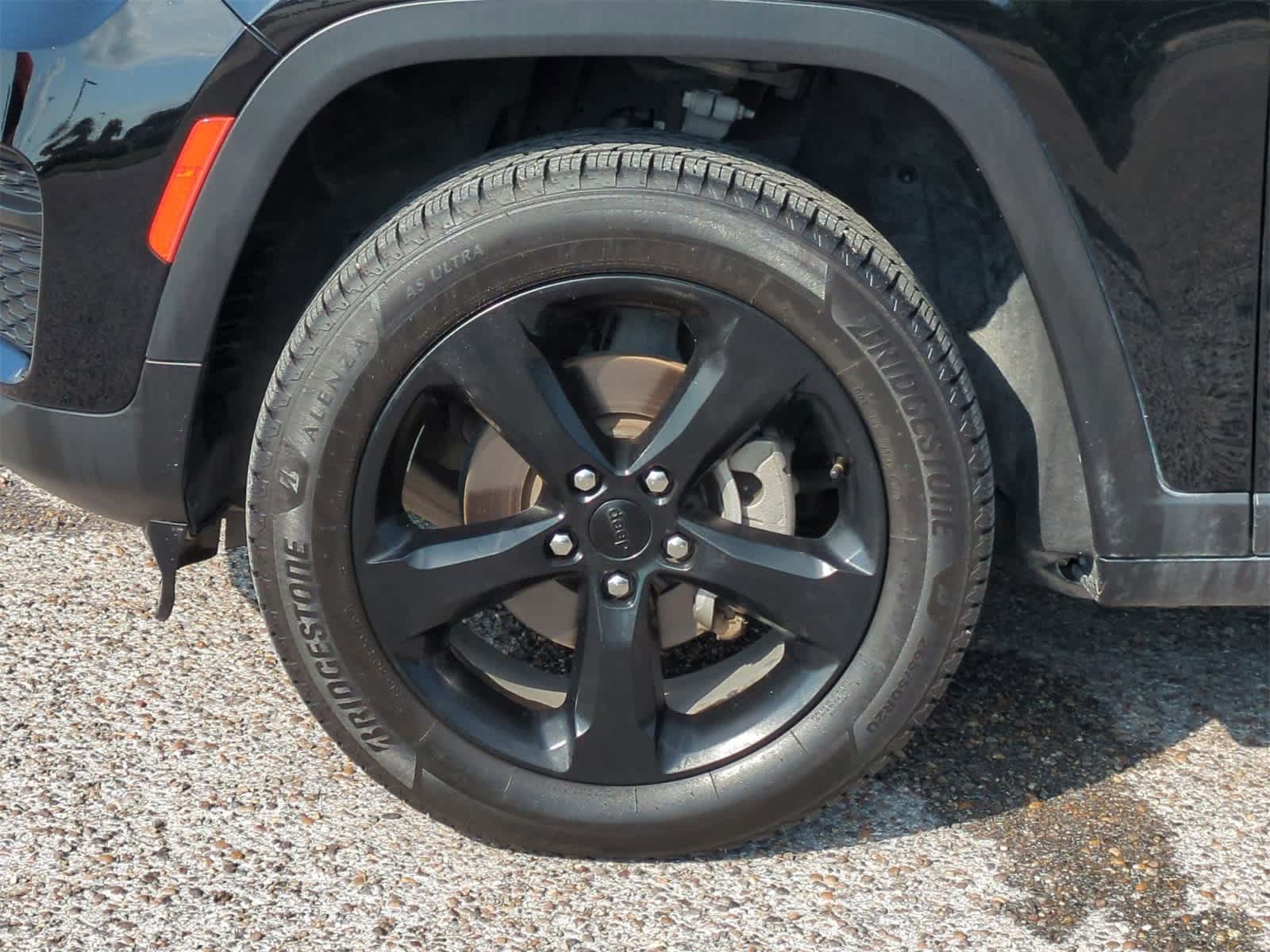 Thumbnail: 2023 Jeep Grand Cherokee - 32