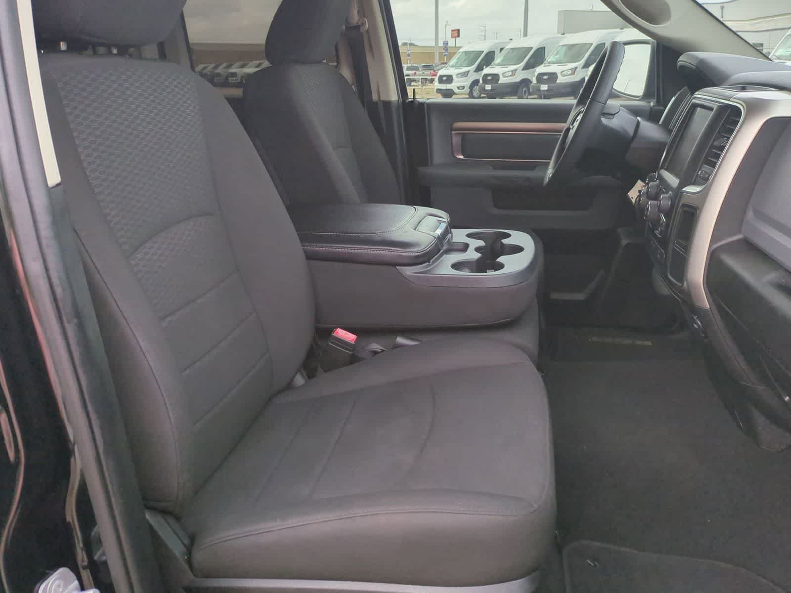 Thumbnail: 2020 RAM 1500 Classic - 25