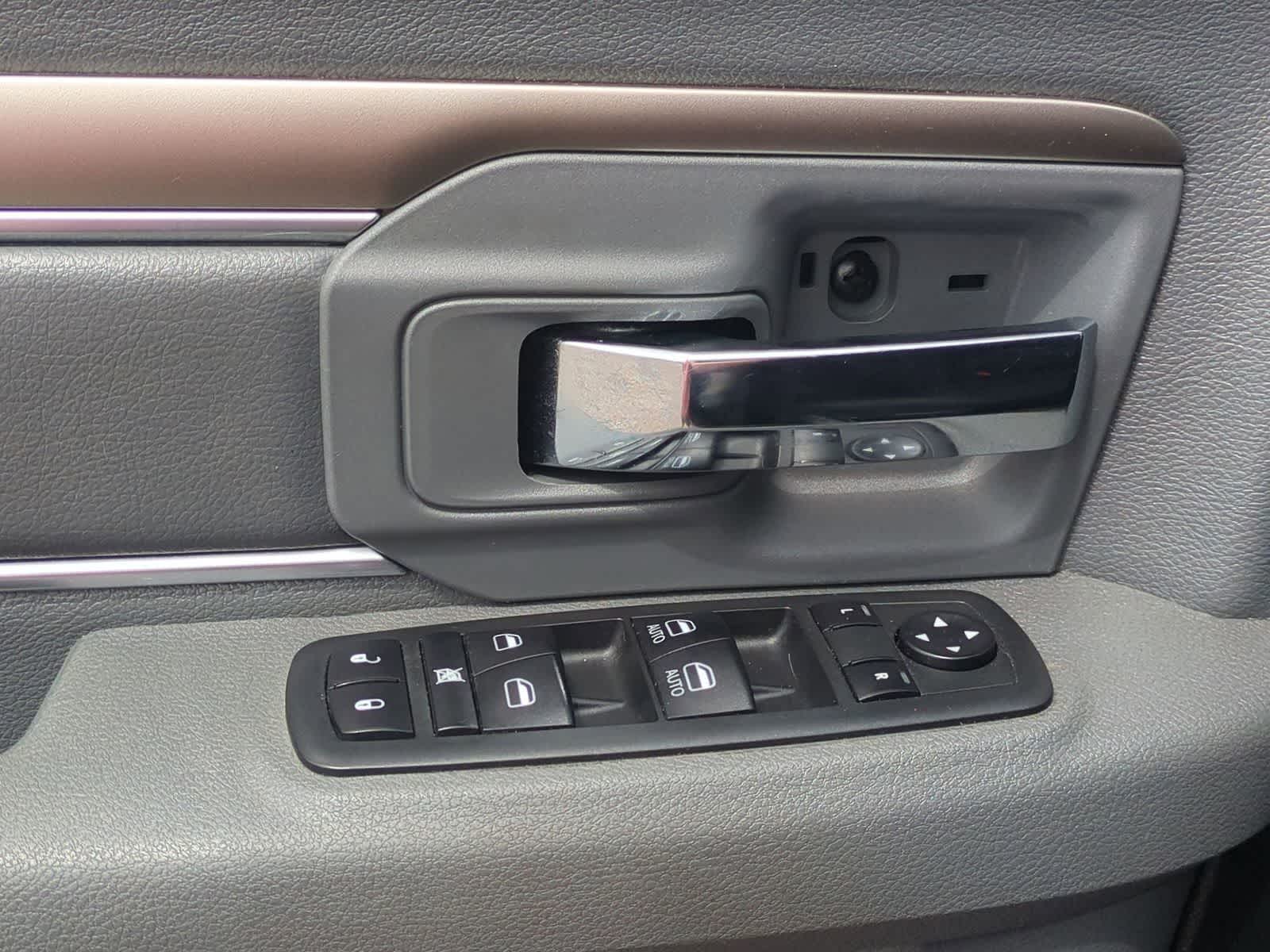 Thumbnail: 2020 RAM 1500 Classic - 21