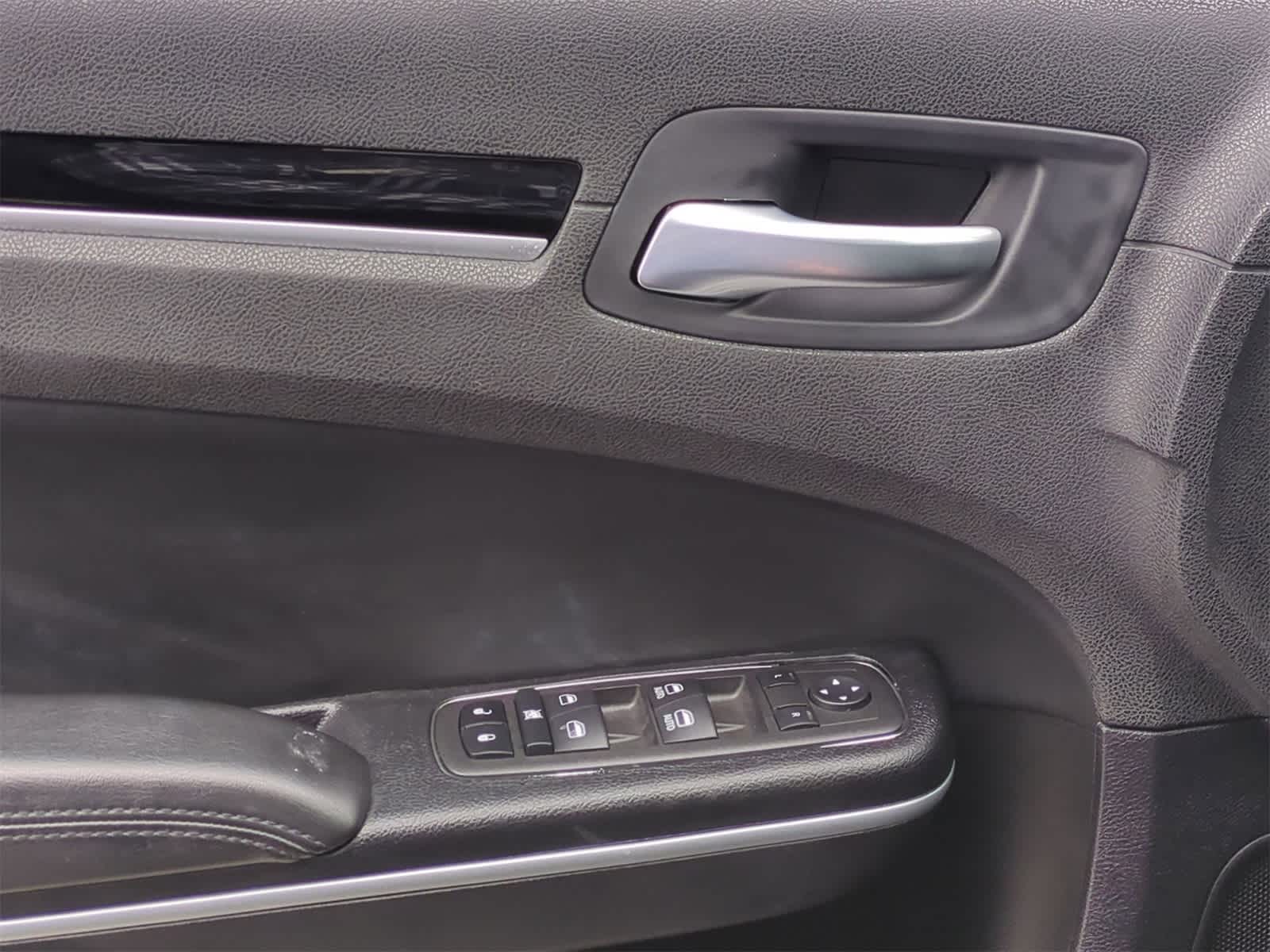 Thumbnail: 2023 Chrysler 300 - 22