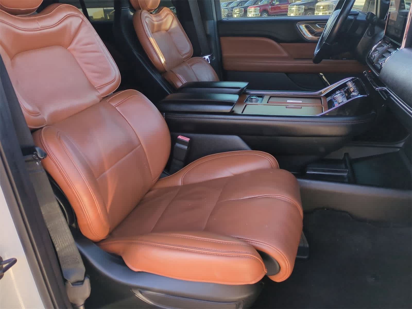 Thumbnail: 2019 Lincoln Navigator L - 28