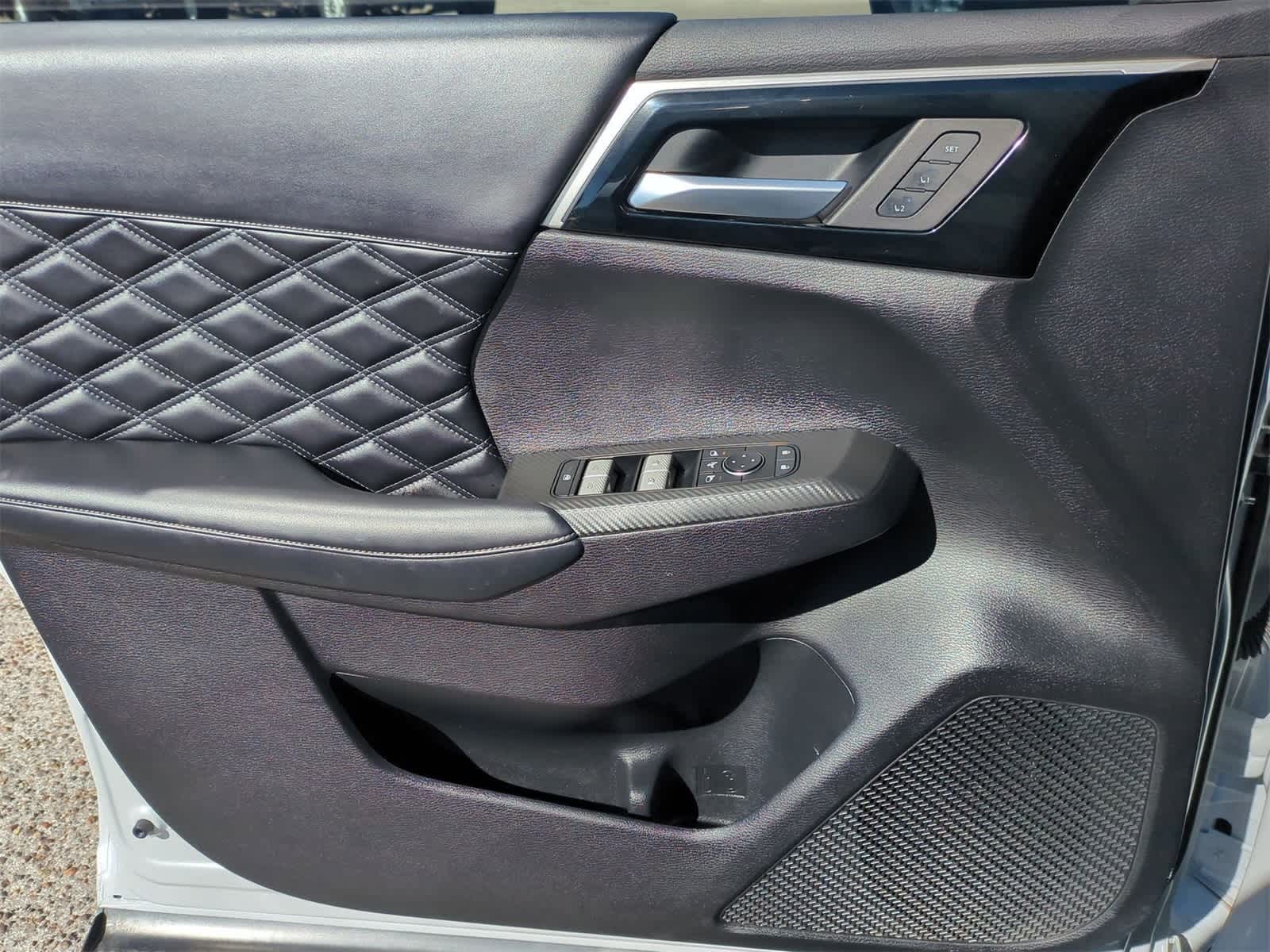 Thumbnail: 2023 Mitsubishi Outlander - 23