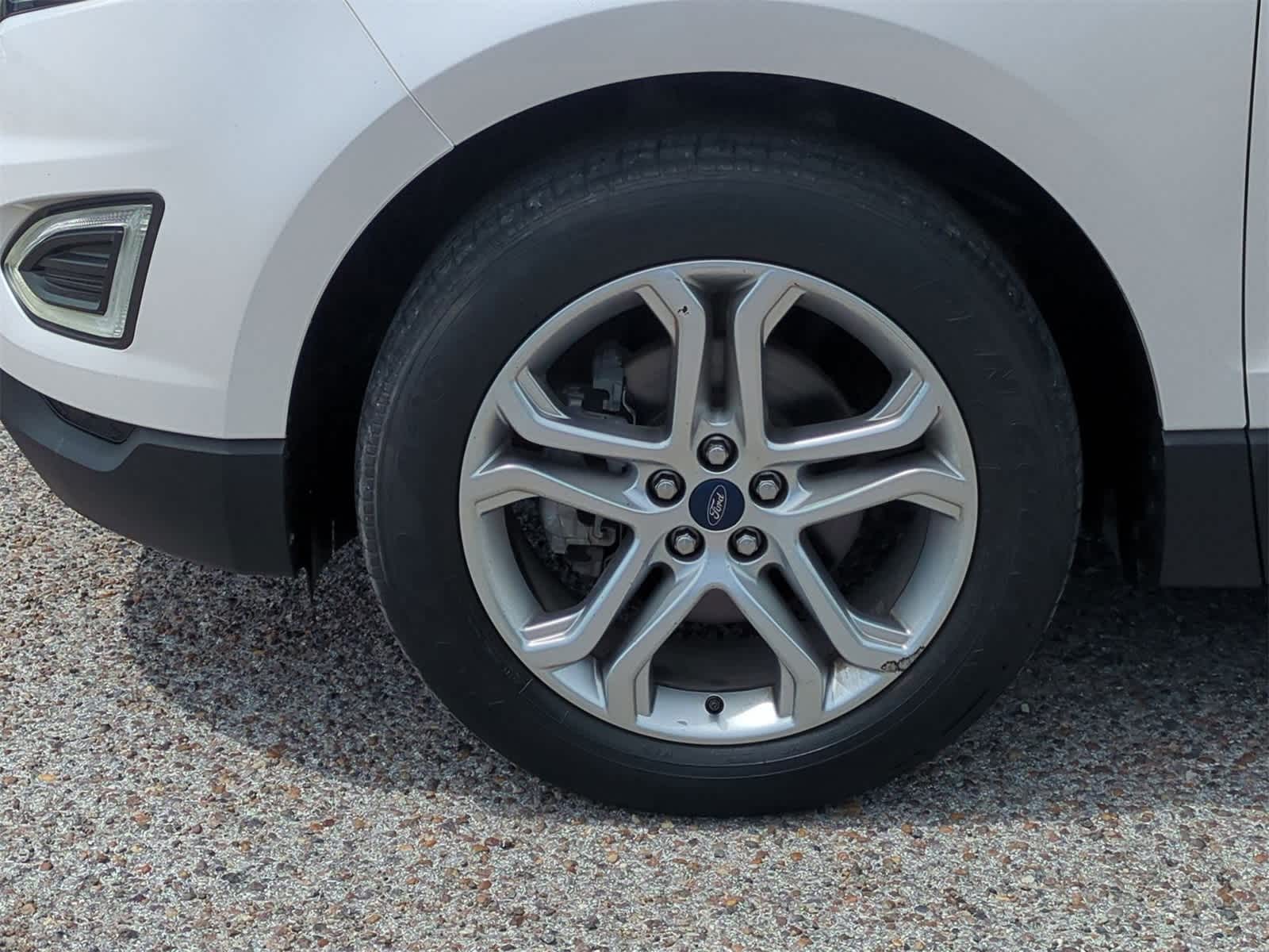 Thumbnail: 2018 Ford Edge - 32