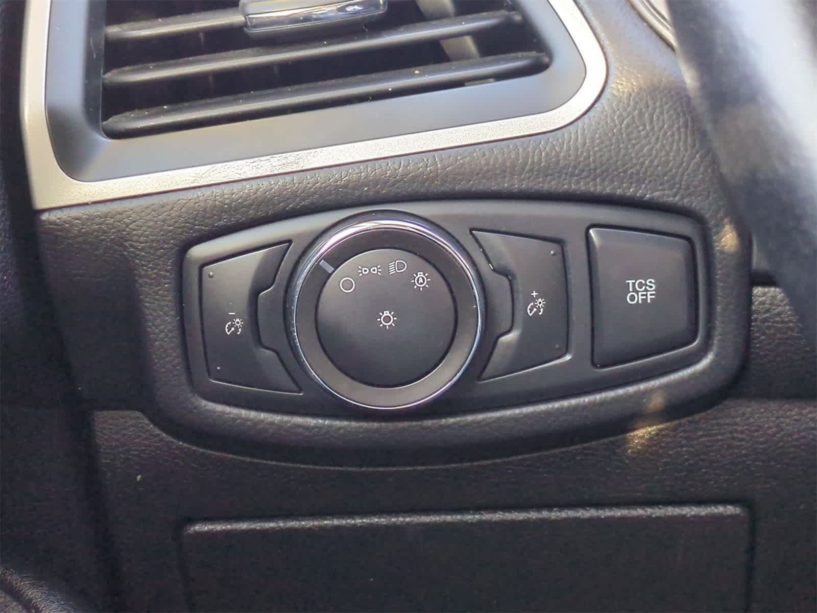 Thumbnail: 2022 Ford Edge - 17