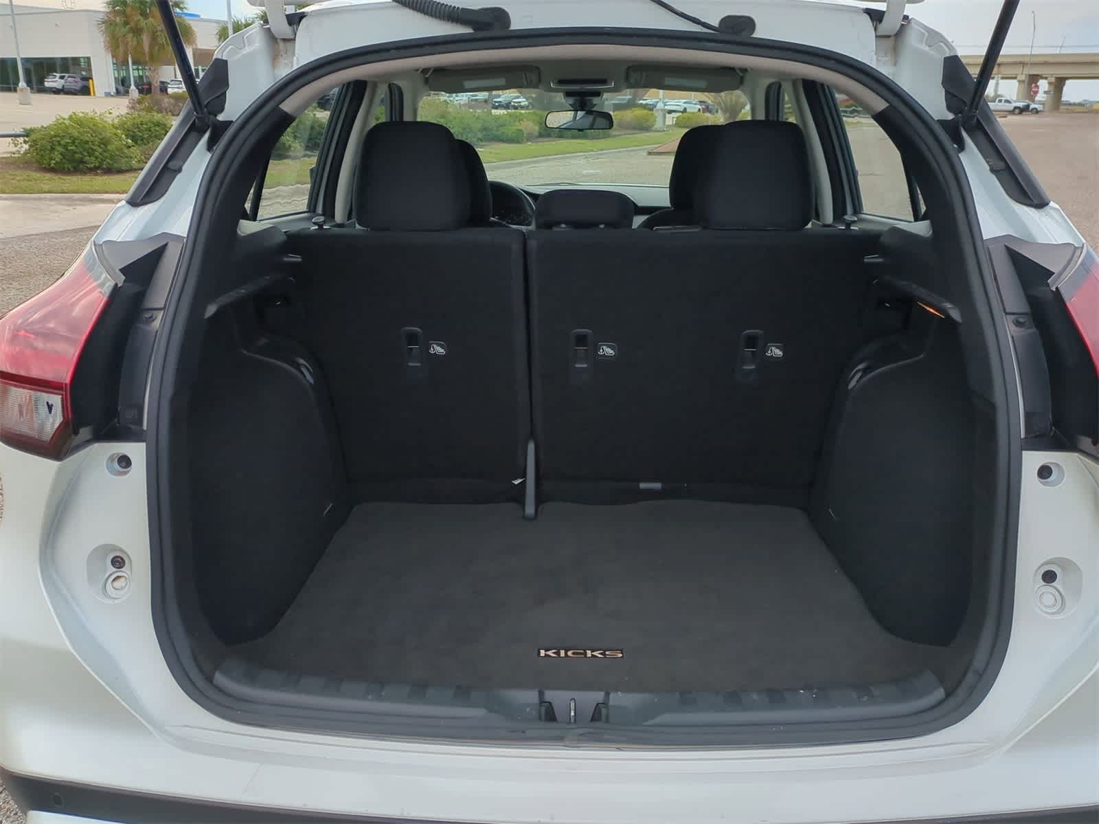 Thumbnail: 2023 Nissan Kicks - 24