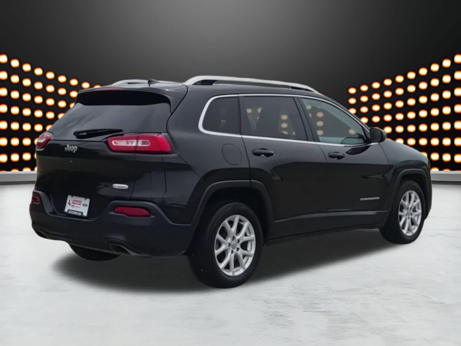 Thumbnail: 2016 Jeep Cherokee - 7
