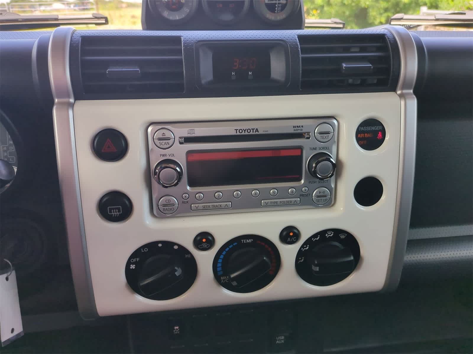 Thumbnail: 2013 Toyota FJ Cruiser - 13