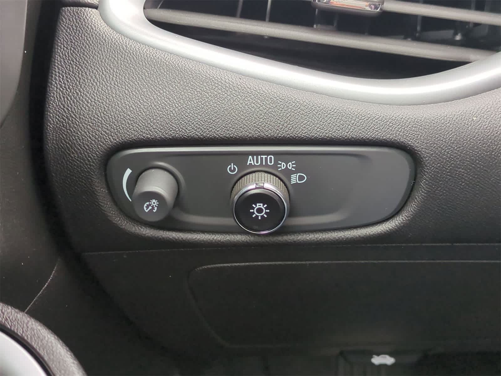 Thumbnail: 2023 Chevrolet Malibu - 17