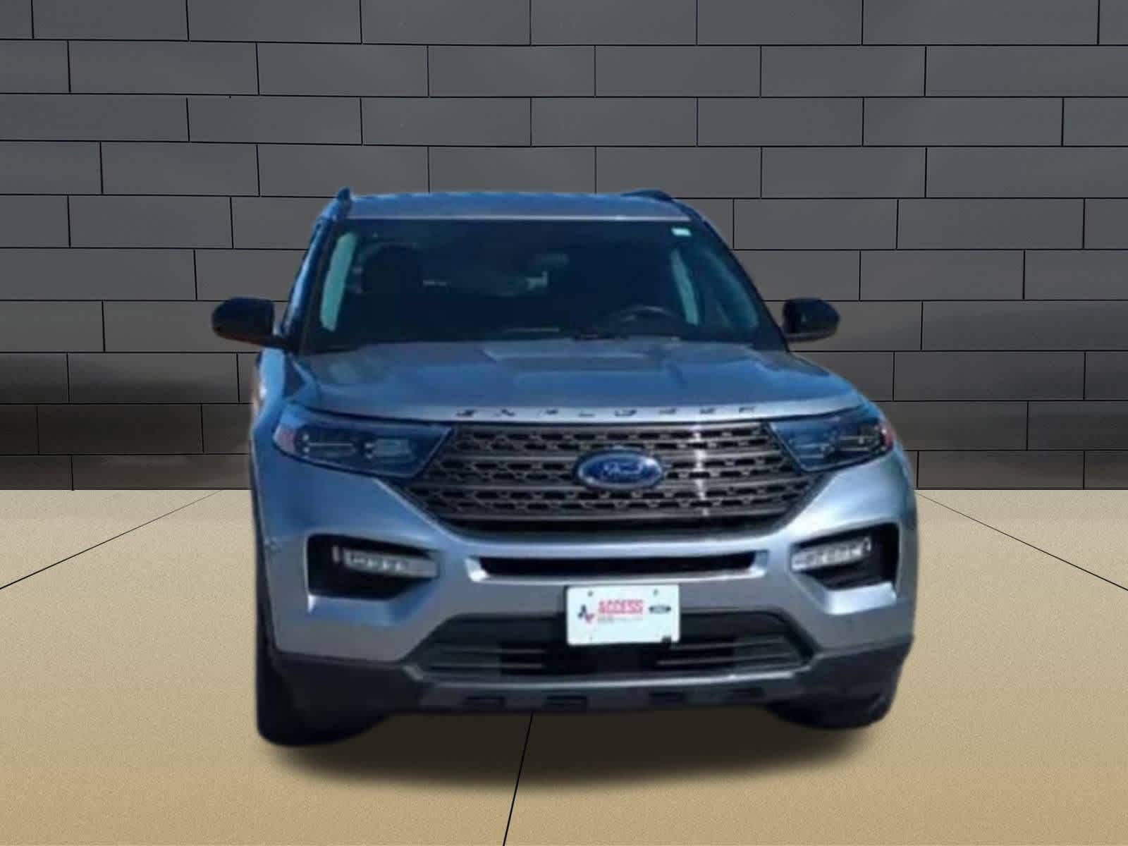 2023 Ford Explorer XLT photo 3