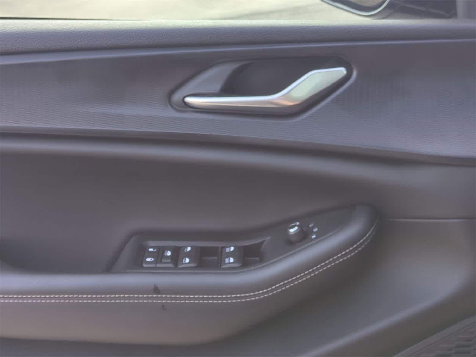 Thumbnail: 2023 Jeep Grand Cherokee - 23