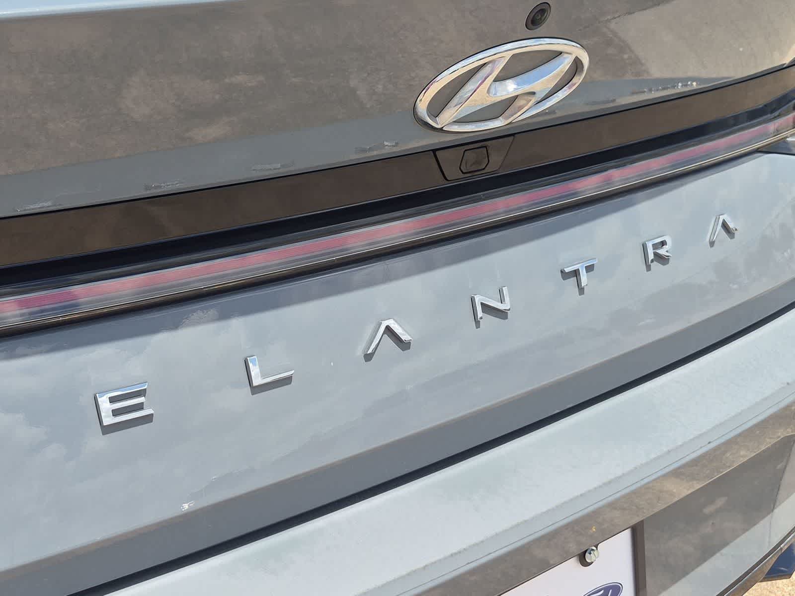 Thumbnail: 2022 Hyundai Elantra - 32