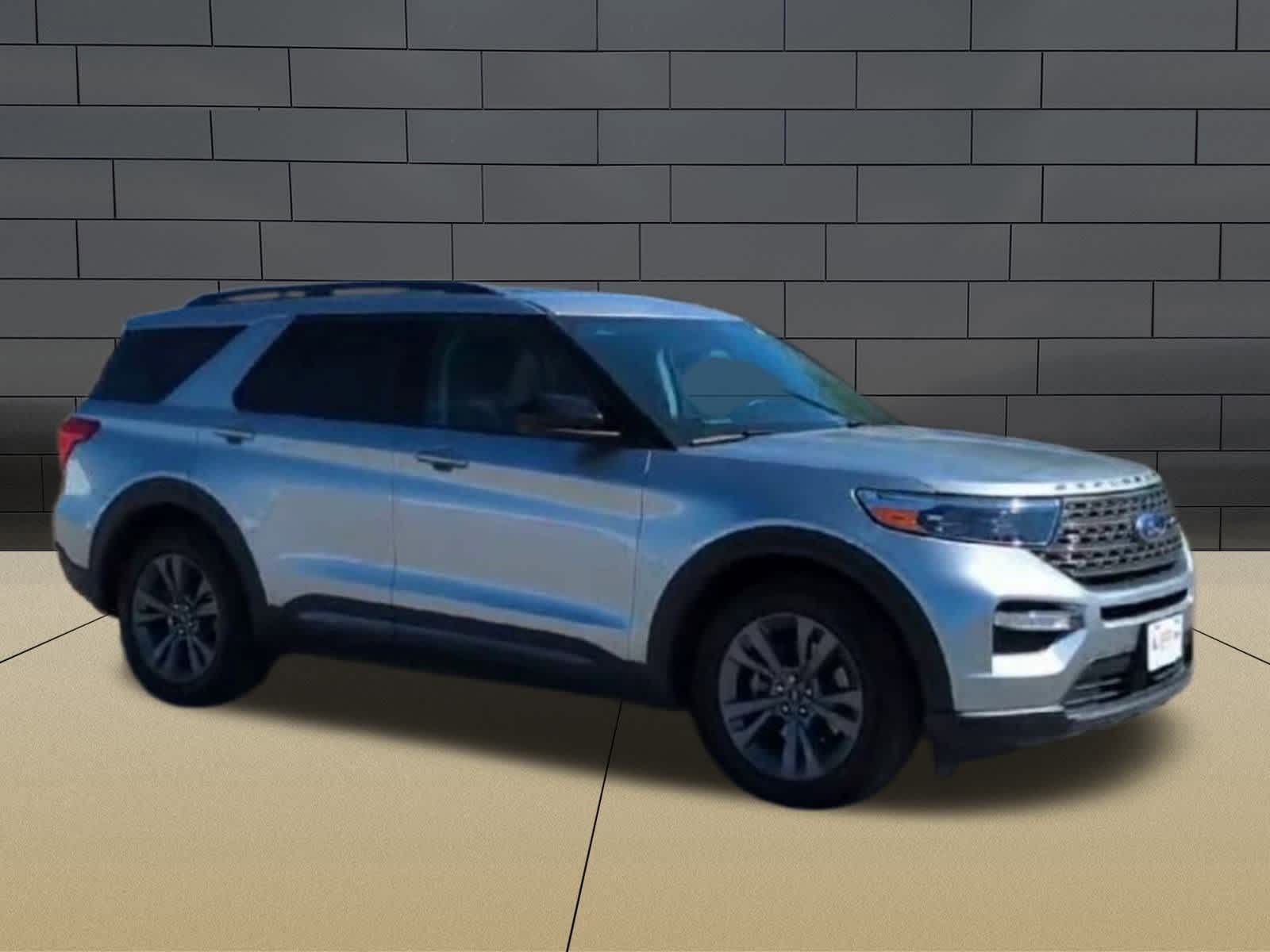 2023 Ford Explorer XLT photo 2