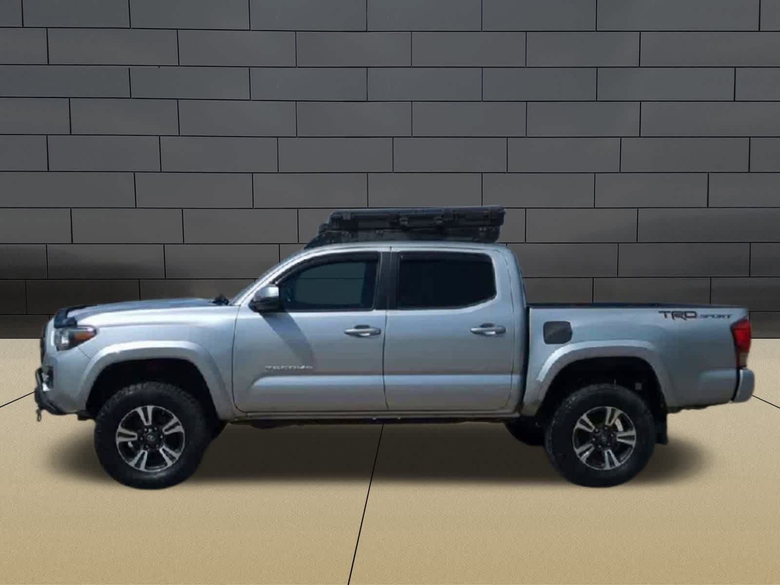 Thumbnail: 2016 Toyota Tacoma - 5