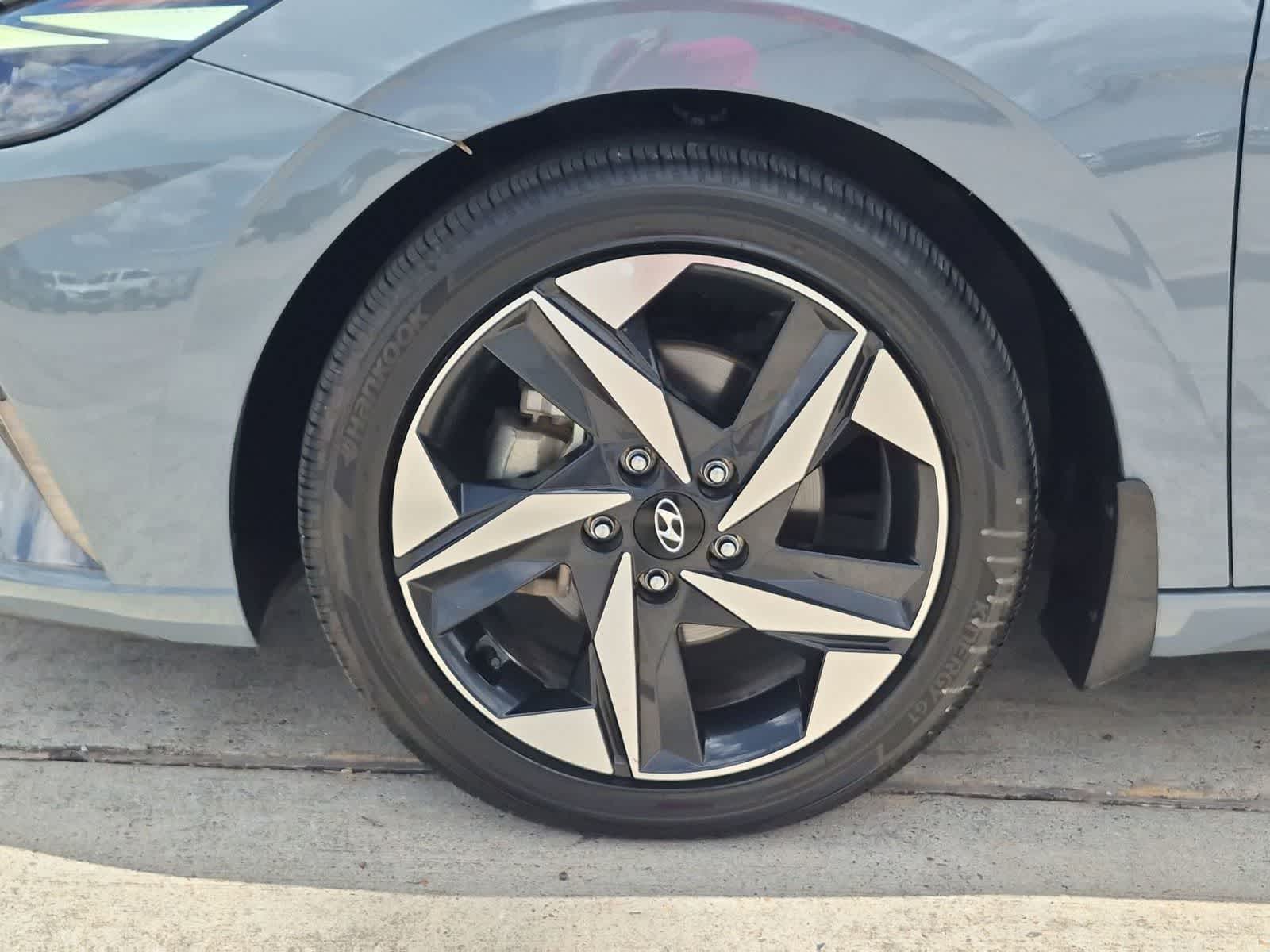 Thumbnail: 2022 Hyundai Elantra - 33