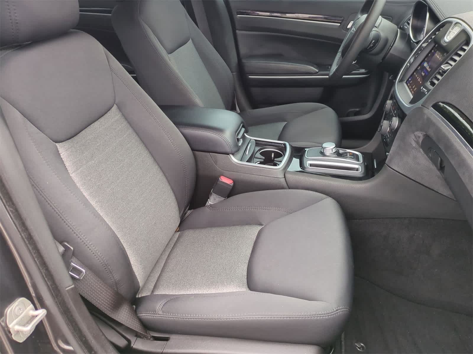 Thumbnail: 2023 Chrysler 300 - 26