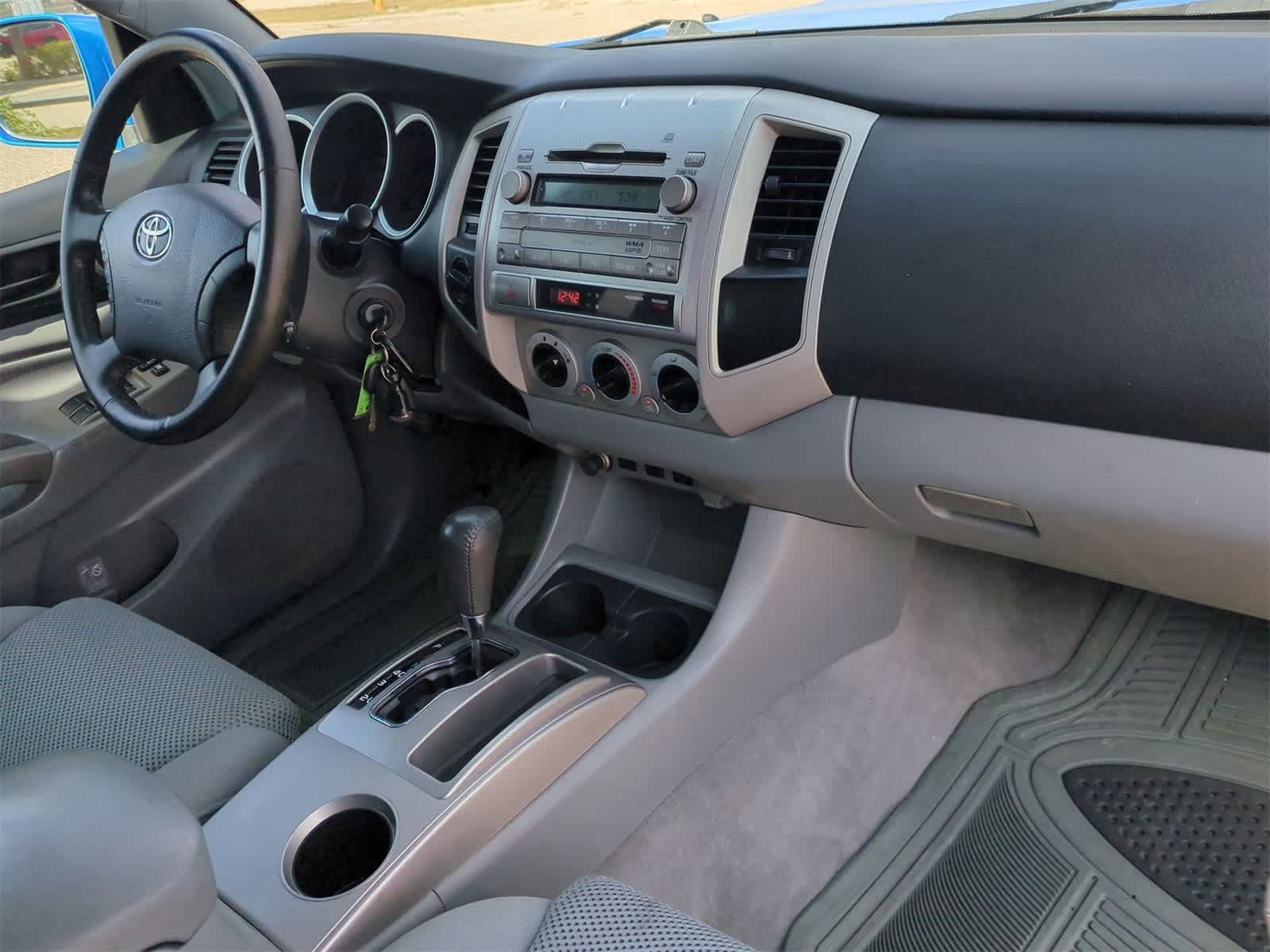 Thumbnail: 2010 Toyota Tacoma - 26