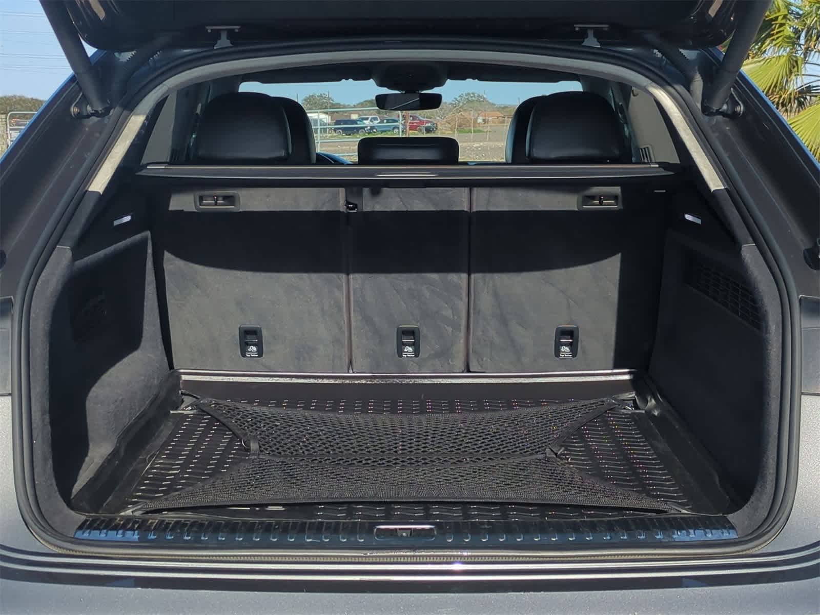 Thumbnail: 2019 Audi Q8 - 26