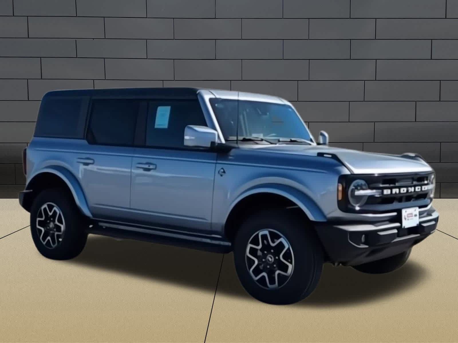 2024 Ford Bronco Outer Banks photo 2