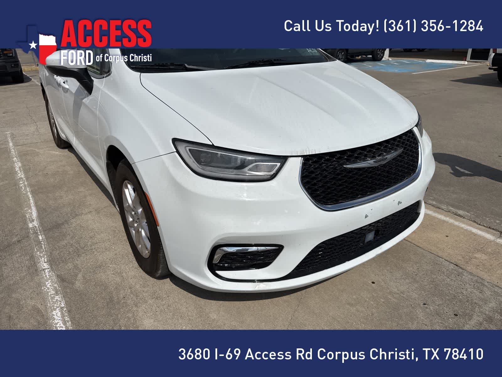 Thumbnail: 2023 Chrysler Pacifica - 3